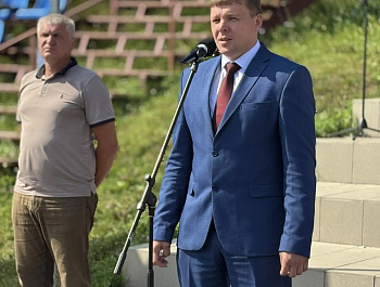 Глава района Андрей Кушнарёв поприветствовал участников зонального этапа XXIV Открытого областного турнира по футболу среди дворовых команд на Кубок Губернатора Саратовской области