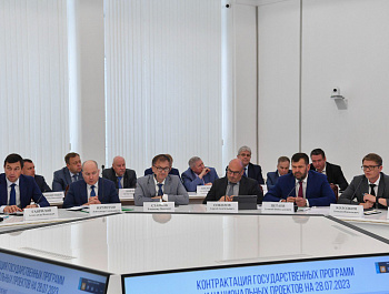 Губернатор Роман Бусаргин провел постоянно действующее совещание с зампредами и министрами Правительства области