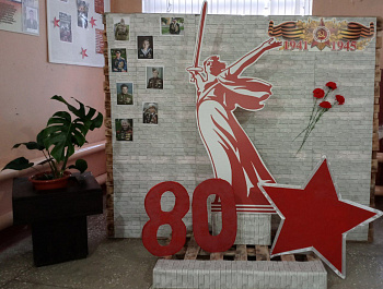 Руководителем Казанлинского СДК были подготовлены стенды и фотозоны, посвящённые 80-летию Победы