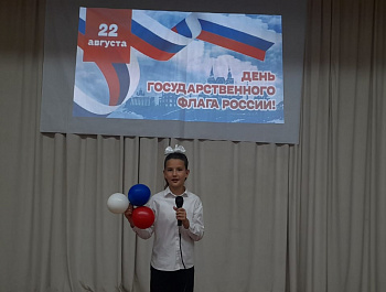 В преддверии празднования Дня Государственного Флага Российской Федерации на базе Сухокарабулакского СДК состоялась праздничная программа "Три цвета Родины"