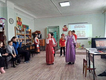 «Сохраним культуру и традиции народов России»                                              Театрализованная программа
