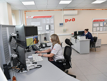 Губернатор Саратовской области Роман Бусаргин поздравил работников и ветеранов железнодорожного транспорта с профессиональным праздником