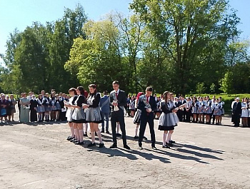 Заместитель главы администрации района И.А. Будеев сказал напутственные слова выпускникам Яковлевской школы