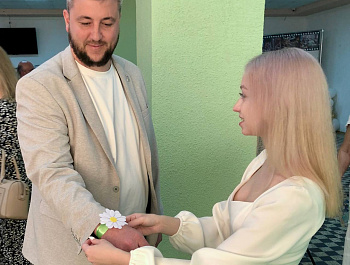 Культорганизатор РДК Карина Березина провела акции: «Открытка для мамы», «Символ праздника» и «Семейные пожелания».