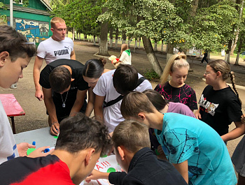 Культорганизатор РДК Карина Березина провела с подростками акцию «Мир без табака»