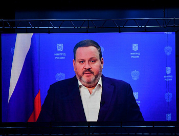 Губернатор Роман Бусаргин наградил социальных работников в их профессиональный праздник 