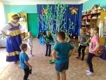 «Хороводы  у  берёзки»